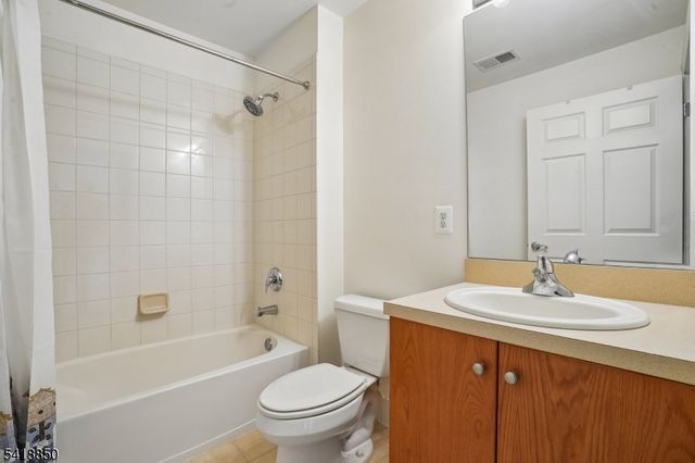 204 Edmonton Ct, Livingston Twp., NJ 07039