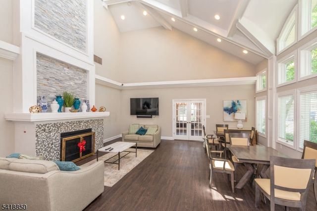 204 Edmonton Ct, Livingston Twp., NJ 07039