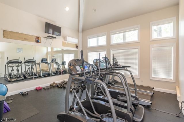 204 Edmonton Ct, Livingston Twp., NJ 07039