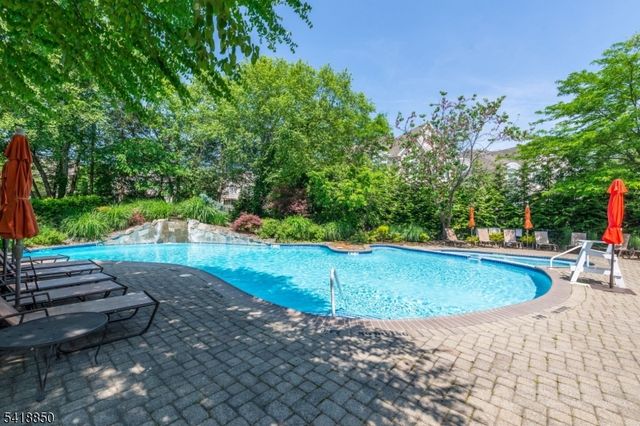 204 Edmonton Ct, Livingston Twp., NJ 07039