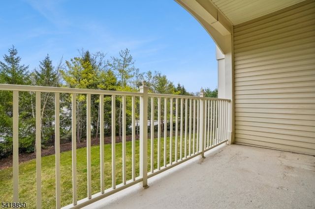 204 Edmonton Ct, Livingston Twp., NJ 07039