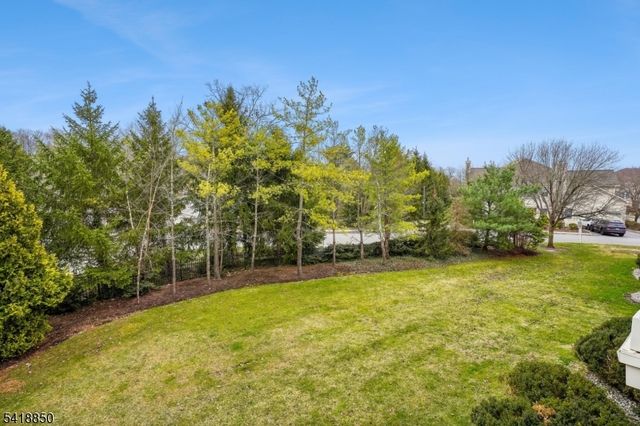 204 Edmonton Ct, Livingston Twp., NJ 07039