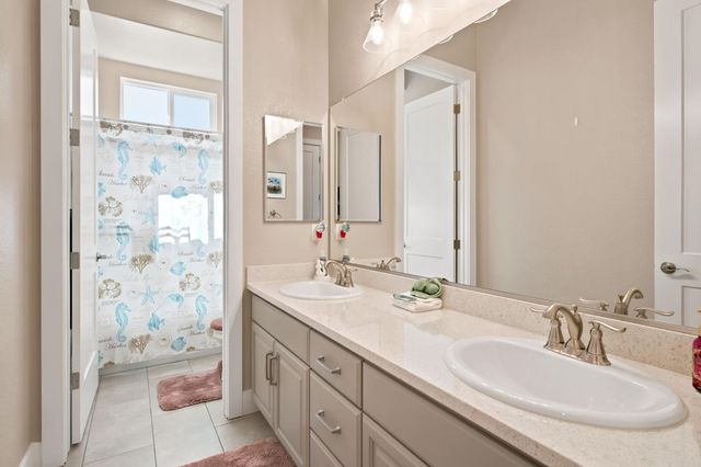 1322 Mossback Dr, Manteca, CA 95337
