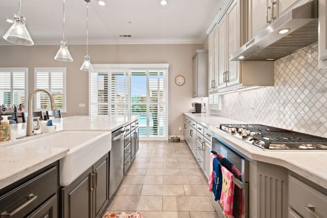 1322 Mossback Dr, Manteca, CA 95337