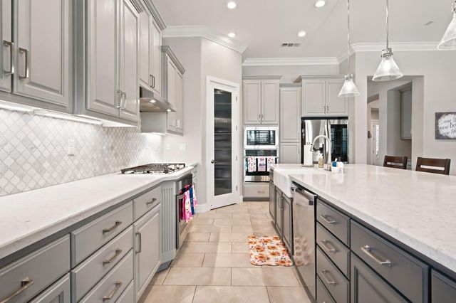 1322 Mossback Dr, Manteca, CA 95337