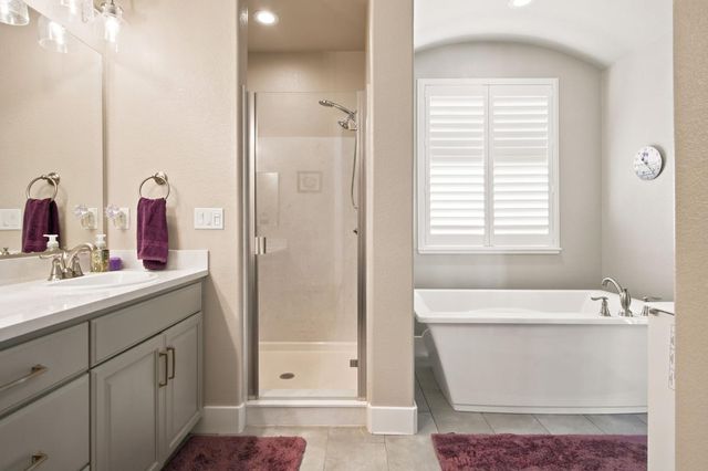 1322 Mossback Dr, Manteca, CA 95337