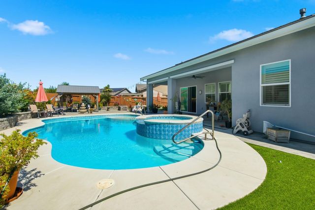 1322 Mossback Dr, Manteca, CA 95337