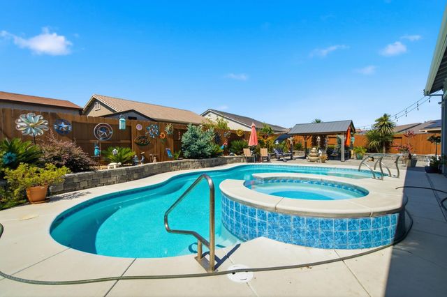 1322 Mossback Dr, Manteca, CA 95337