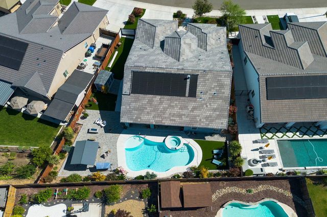 1322 Mossback Dr, Manteca, CA 95337