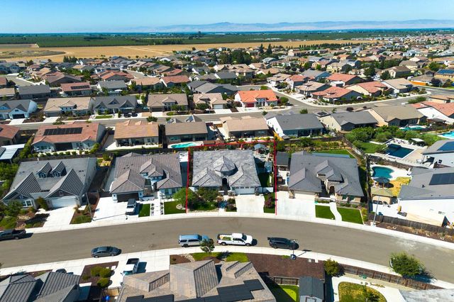1322 Mossback Dr, Manteca, CA 95337