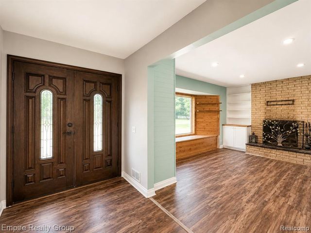 1486 Russ Roy Court, White Lake, MI 48383