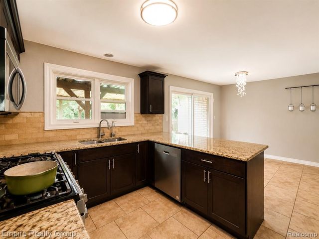 1486 Russ Roy Court, White Lake, MI 48383