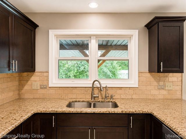 1486 Russ Roy Court, White Lake, MI 48383