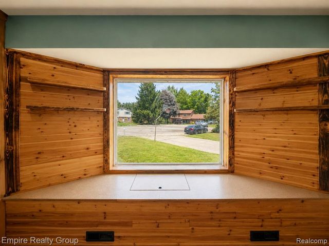 1486 Russ Roy Court, White Lake, MI 48383