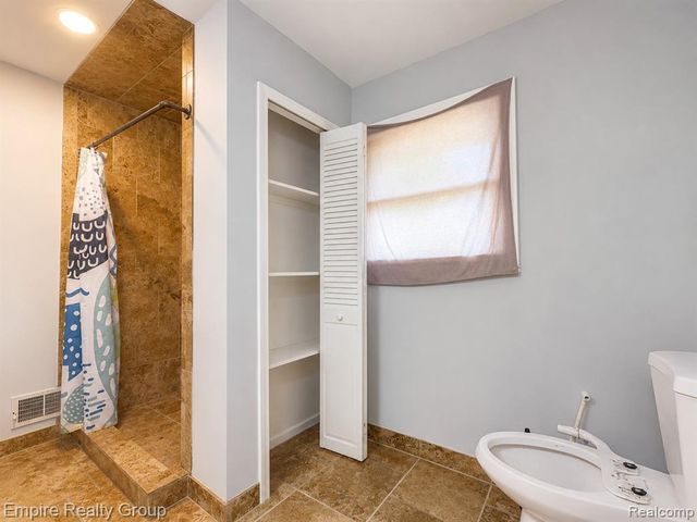 1486 Russ Roy Court, White Lake, MI 48383