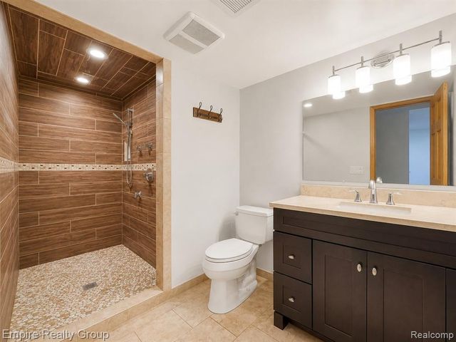 1486 Russ Roy Court, White Lake, MI 48383