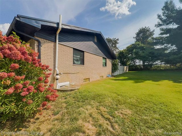 1486 Russ Roy Court, White Lake, MI 48383