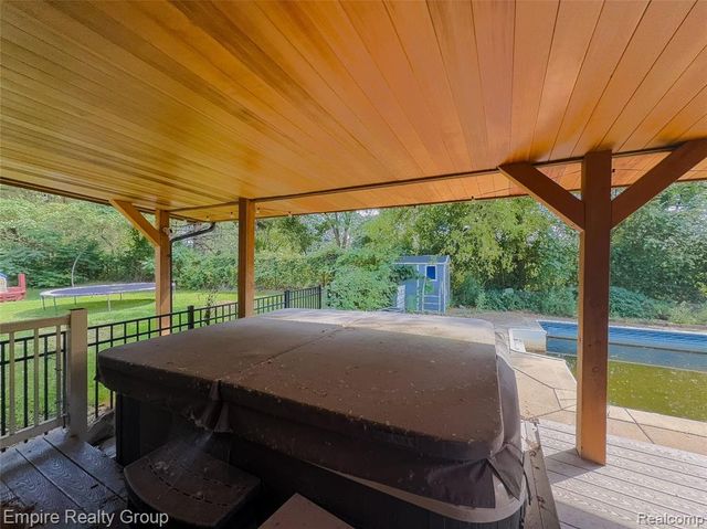 1486 Russ Roy Court, White Lake, MI 48383