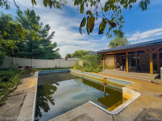 1486 Russ Roy Court, White Lake, MI 48383