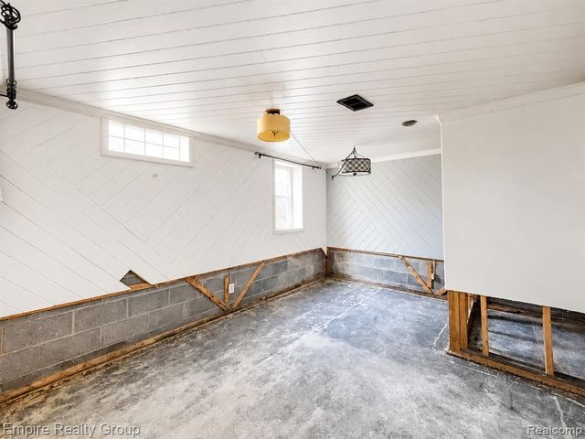 1486 Russ Roy Court, White Lake, MI 48383