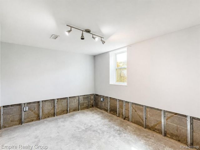 1486 Russ Roy Court, White Lake, MI 48383