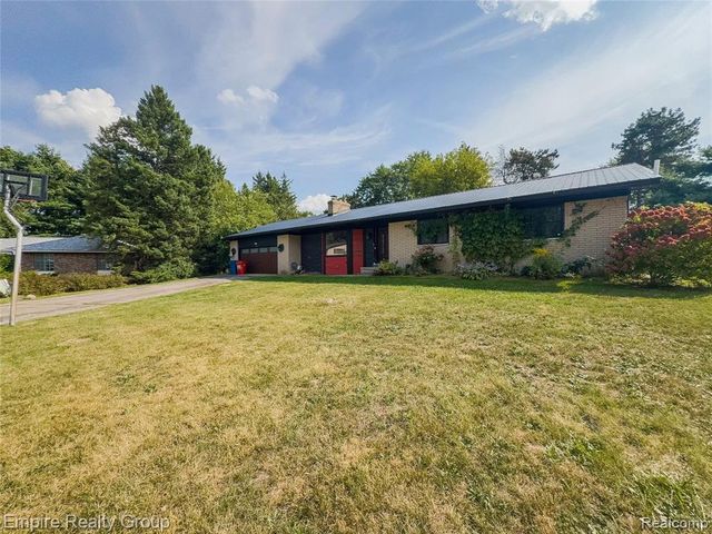 1486 Russ Roy Court, White Lake, MI 48383
