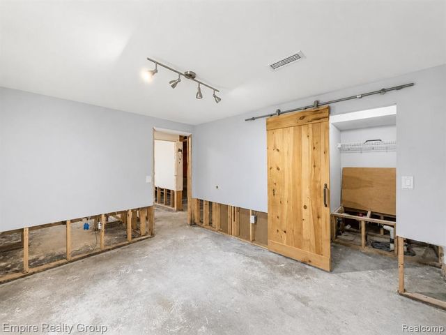 1486 Russ Roy Court, White Lake, MI 48383