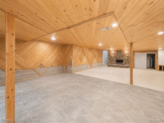 1486 Russ Roy Court, White Lake, MI 48383