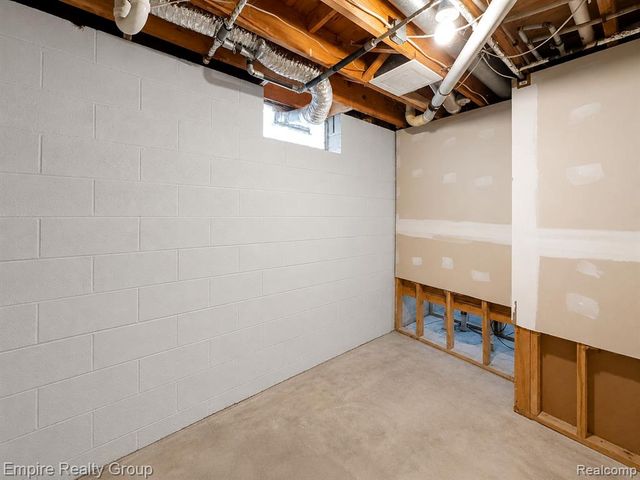 1486 Russ Roy Court, White Lake, MI 48383
