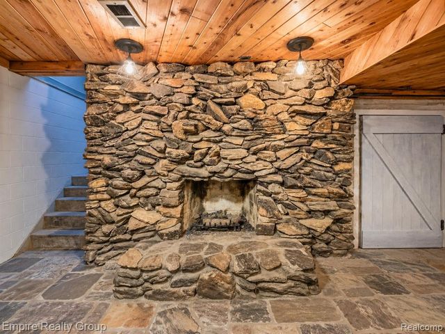 1486 Russ Roy Court, White Lake, MI 48383