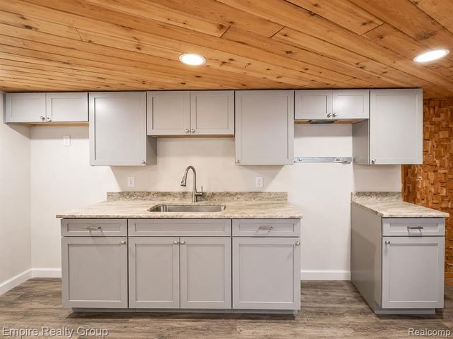 1486 Russ Roy Court, White Lake, MI 48383