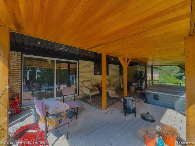 1486 Russ Roy Court, White Lake, MI 48383
