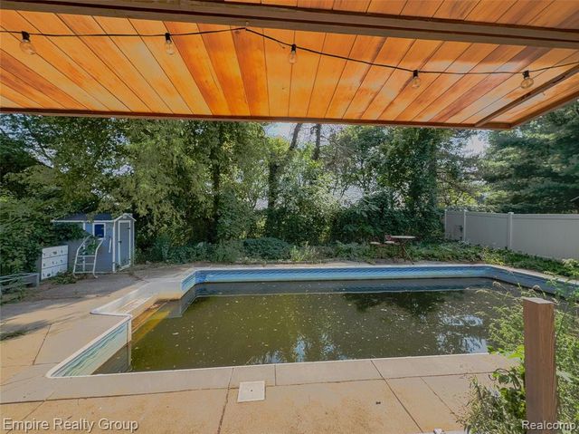 1486 Russ Roy Court, White Lake, MI 48383