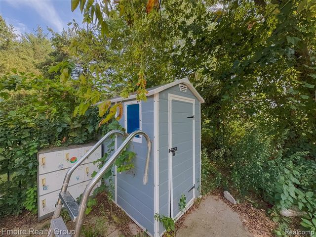 1486 Russ Roy Court, White Lake, MI 48383
