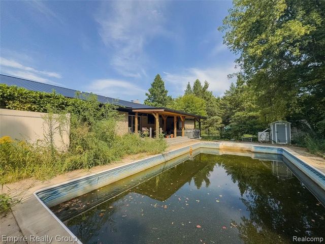 1486 Russ Roy Court, White Lake, MI 48383