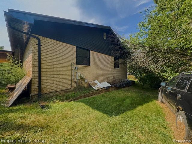 1486 Russ Roy Court, White Lake, MI 48383