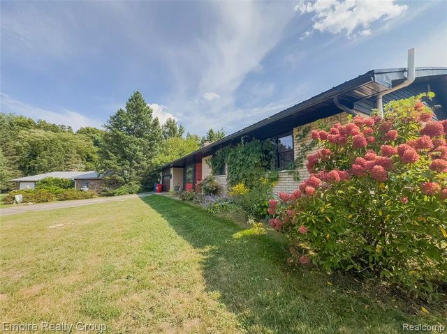 1486 Russ Roy Court, White Lake, MI 48383