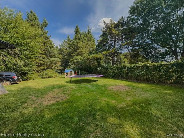 1486 Russ Roy Court, White Lake, MI 48383