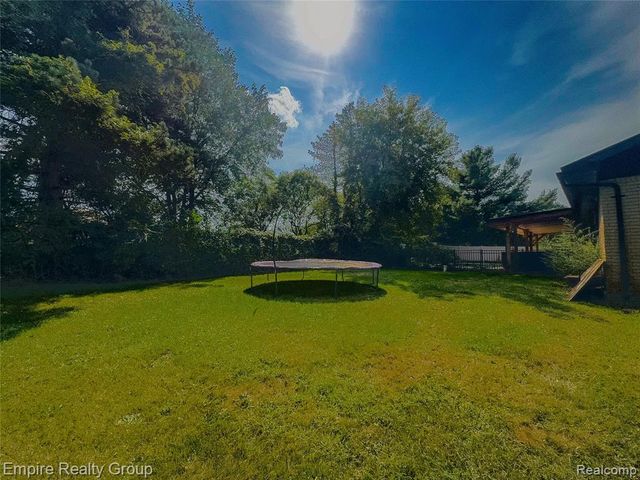 1486 Russ Roy Court, White Lake, MI 48383