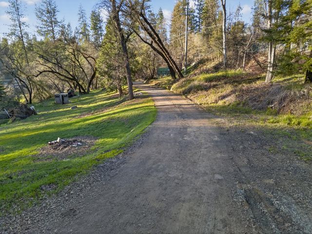 805 Country Rd, Meadow Vista, CA 95722