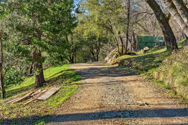 805 Country Rd, Meadow Vista, CA 95722