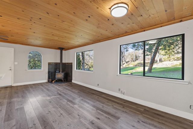 805 Country Rd, Meadow Vista, CA 95722