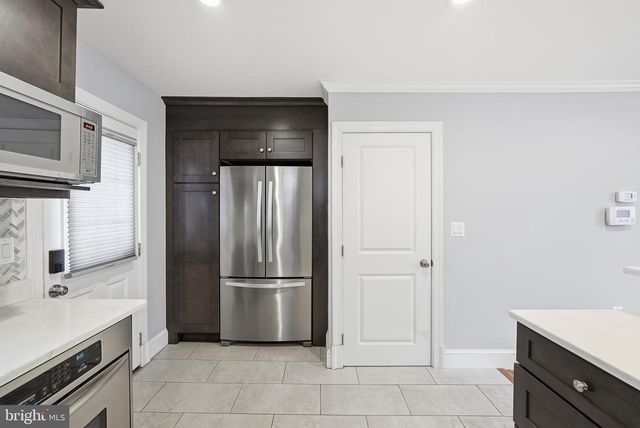 2111 32ND PL SE, Washington, DC 20020