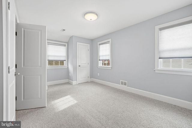 2111 32ND PL SE, Washington, DC 20020