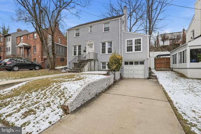 2111 32ND PL SE, Washington, DC 20020