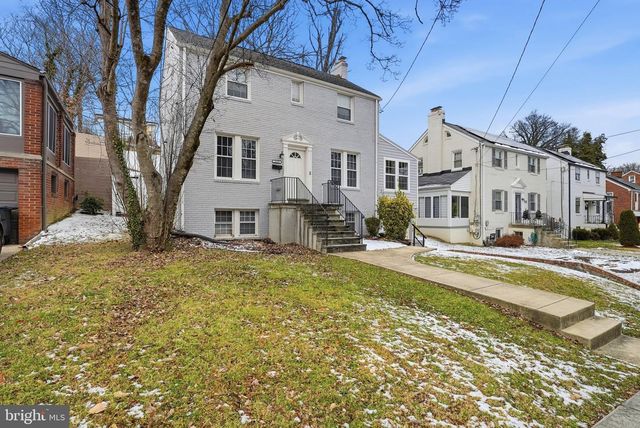 2111 32ND PL SE, Washington, DC 20020