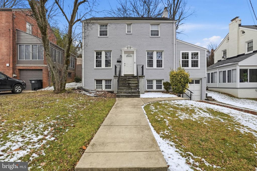 2111 32ND PL SE, Washington, DC 20020