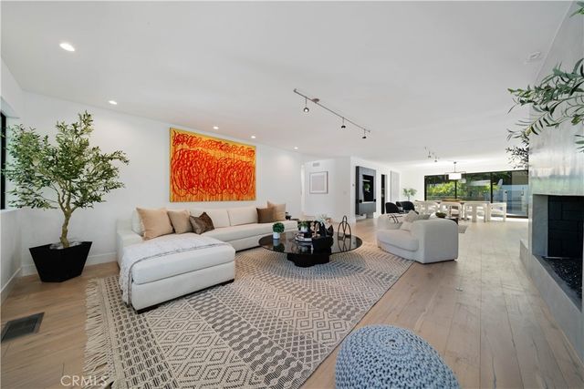 5265 Del Moreno Drive, Woodland Hills, CA 91364