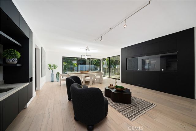 5265 Del Moreno Drive, Woodland Hills, CA 91364