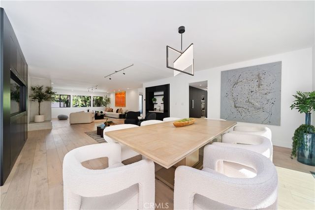 5265 Del Moreno Drive, Woodland Hills, CA 91364